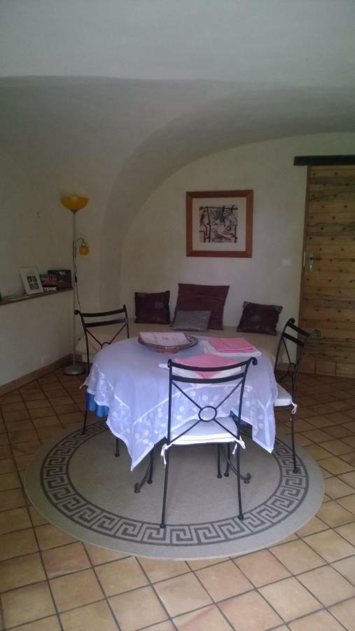 Les Griottes Bed & Breakfast Charols ภายนอก รูปภาพ